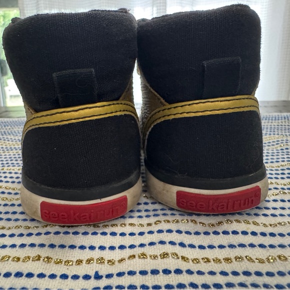 See Kai Run Gold/Black Hightop Sneaker size 8 EUC super cute! Toddler - Picture 3 of 8